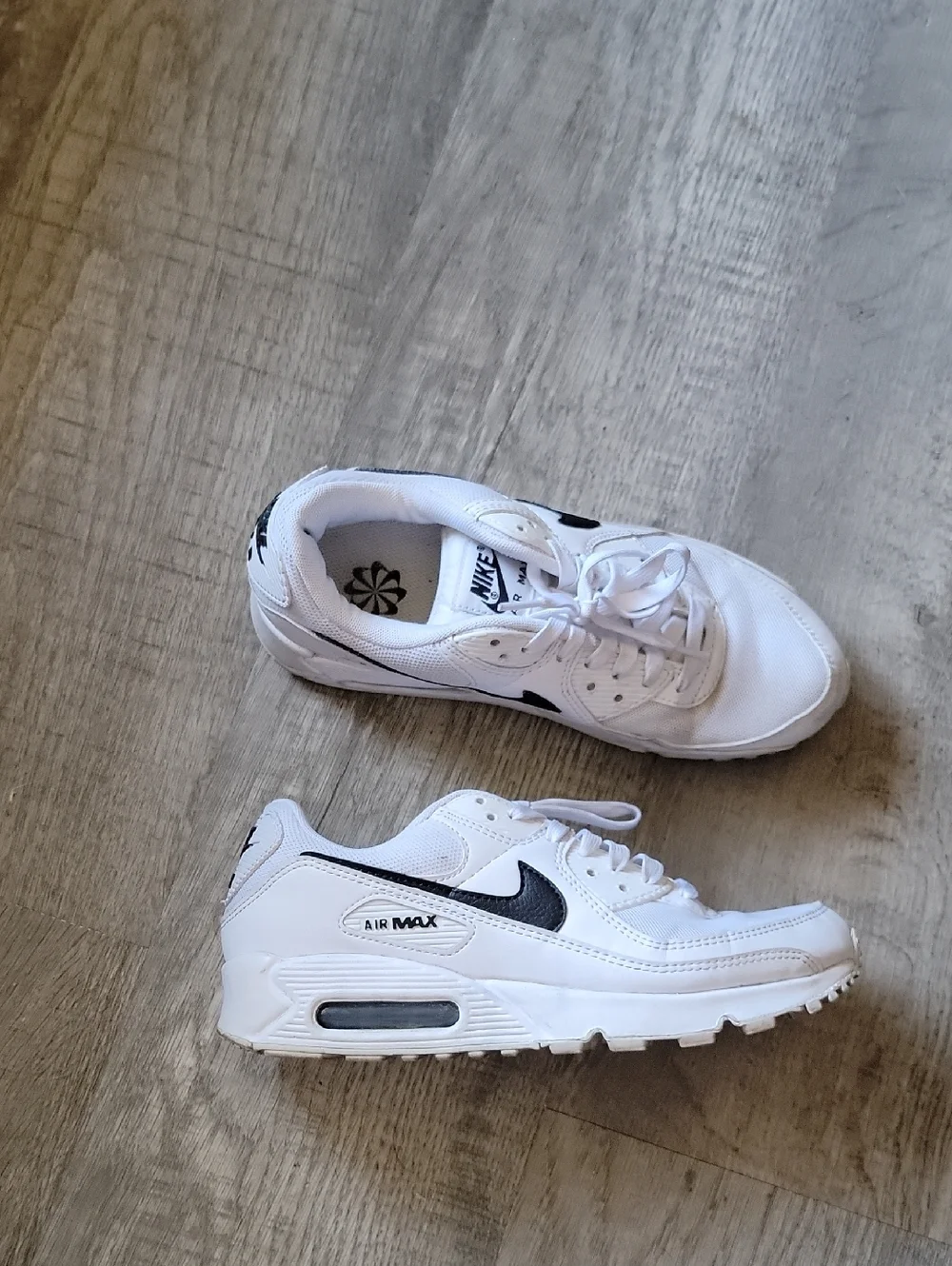 Women's 8.5 Nike White and Black Air Max Sneakers